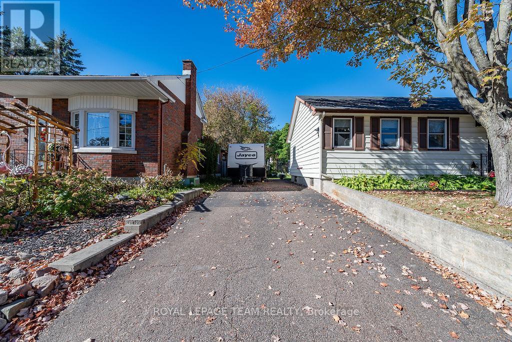 












144 OPEONGO ROAD

,
Renfrew,




Ontario
K7V2T5

