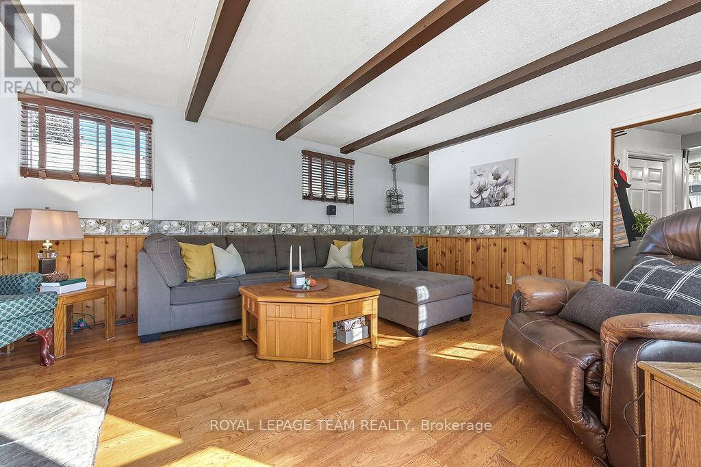 












144 OPEONGO ROAD

,
Renfrew,




Ontario
K7V2T5

