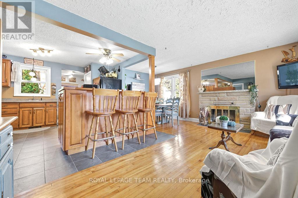 












144 OPEONGO ROAD

,
Renfrew,




Ontario
K7V2T5

