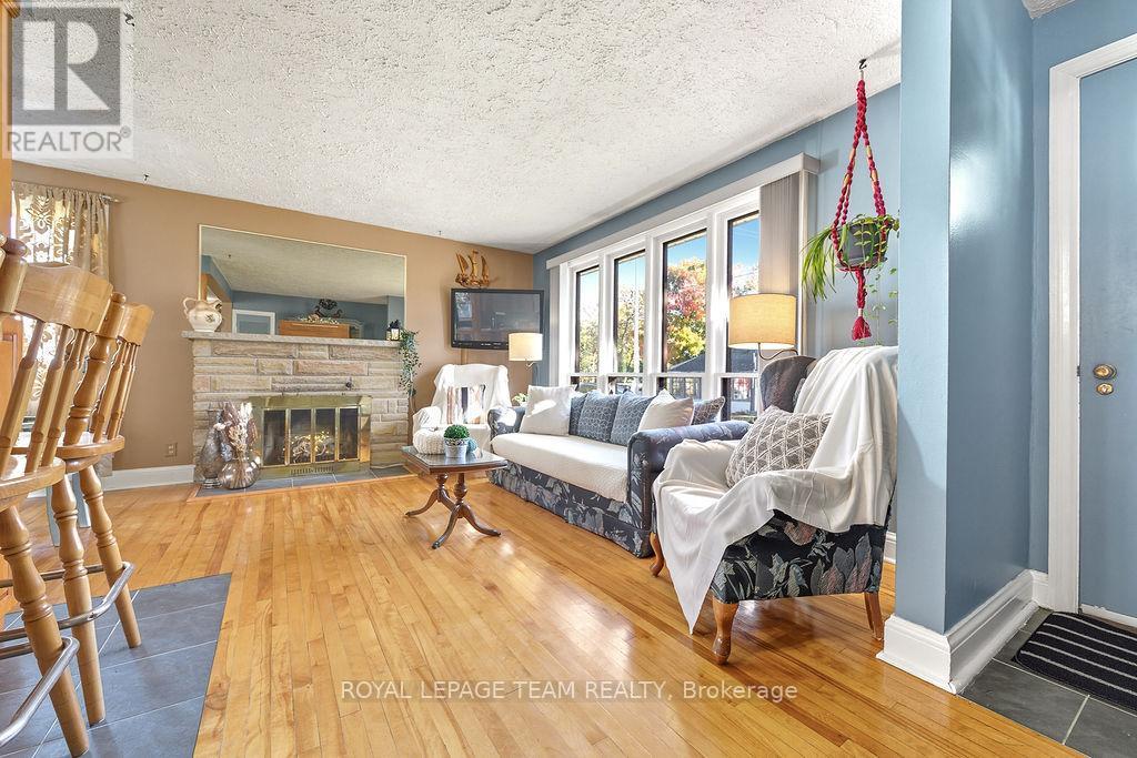 












144 OPEONGO ROAD

,
Renfrew,




Ontario
K7V2T5

