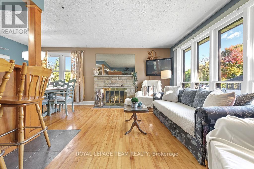 












144 OPEONGO ROAD

,
Renfrew,




Ontario
K7V2T5

