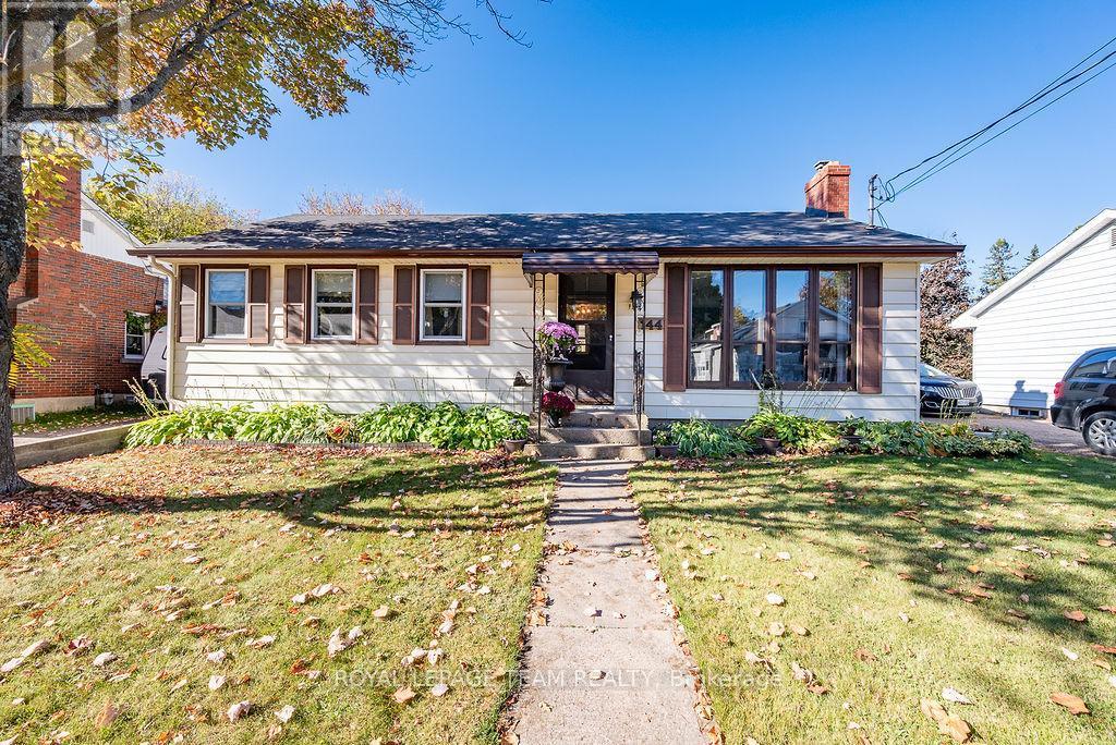 












144 OPEONGO ROAD

,
Renfrew,




Ontario
K7V2T5

