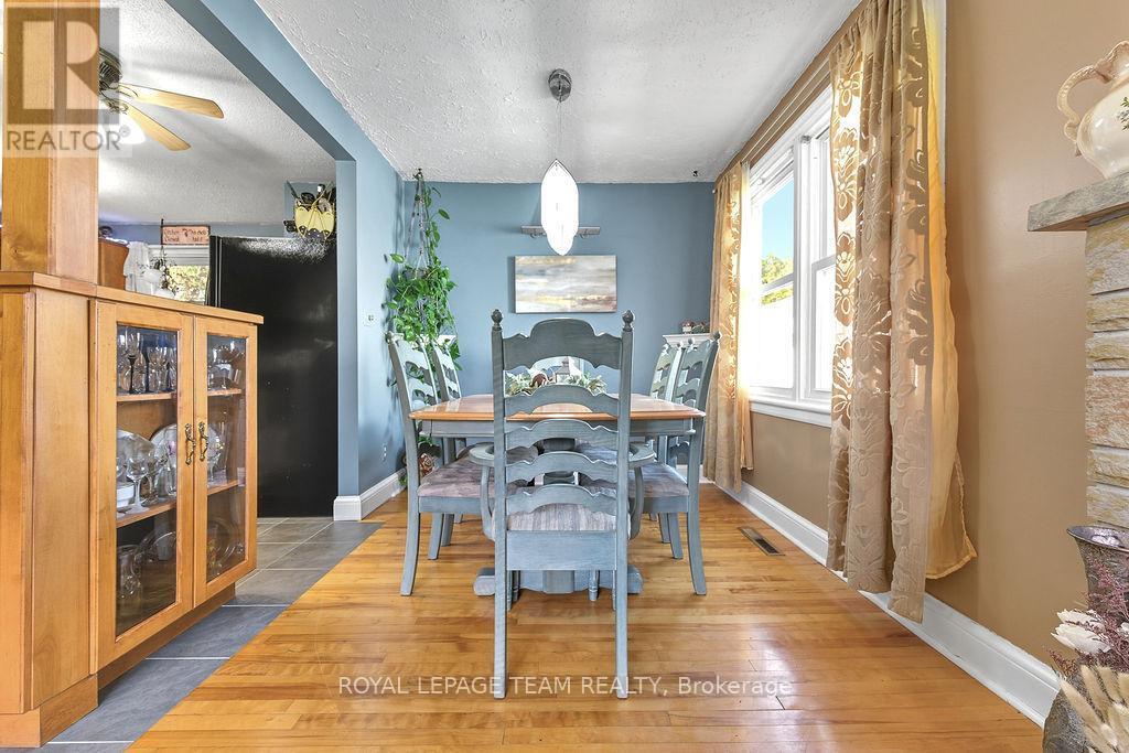 












144 OPEONGO ROAD

,
Renfrew,




Ontario
K7V2T5

