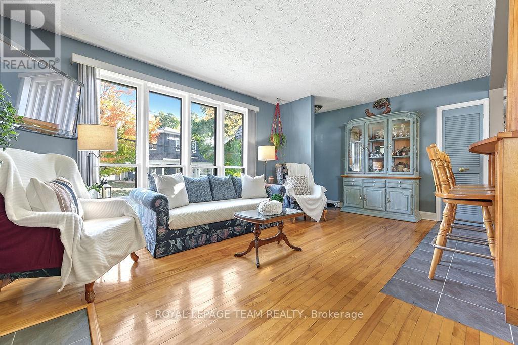 












144 OPEONGO ROAD

,
Renfrew,




Ontario
K7V2T5

