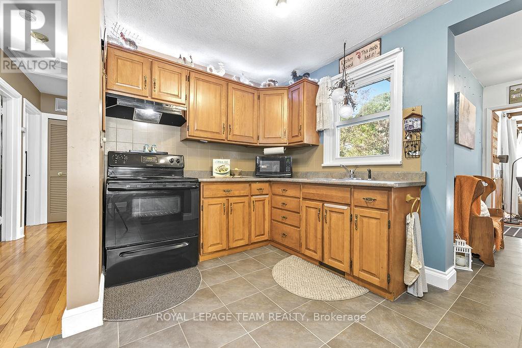 












144 OPEONGO ROAD

,
Renfrew,




Ontario
K7V2T5

