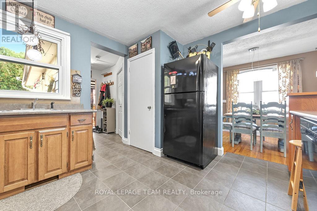 












144 OPEONGO ROAD

,
Renfrew,




Ontario
K7V2T5

