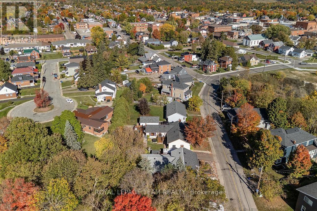 












144 OPEONGO ROAD

,
Renfrew,




Ontario
K7V2T5

