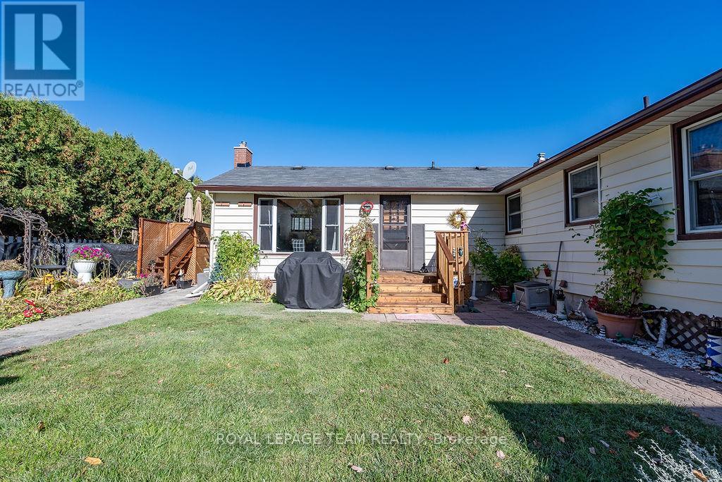 












144 OPEONGO ROAD

,
Renfrew,




Ontario
K7V2T5

