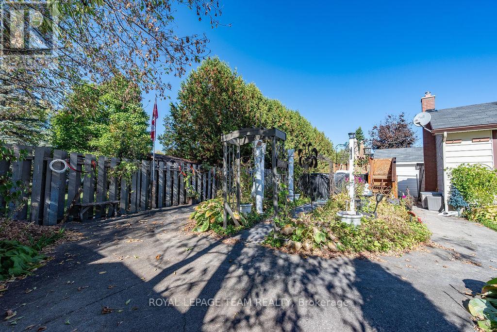 












144 OPEONGO ROAD

,
Renfrew,




Ontario
K7V2T5

