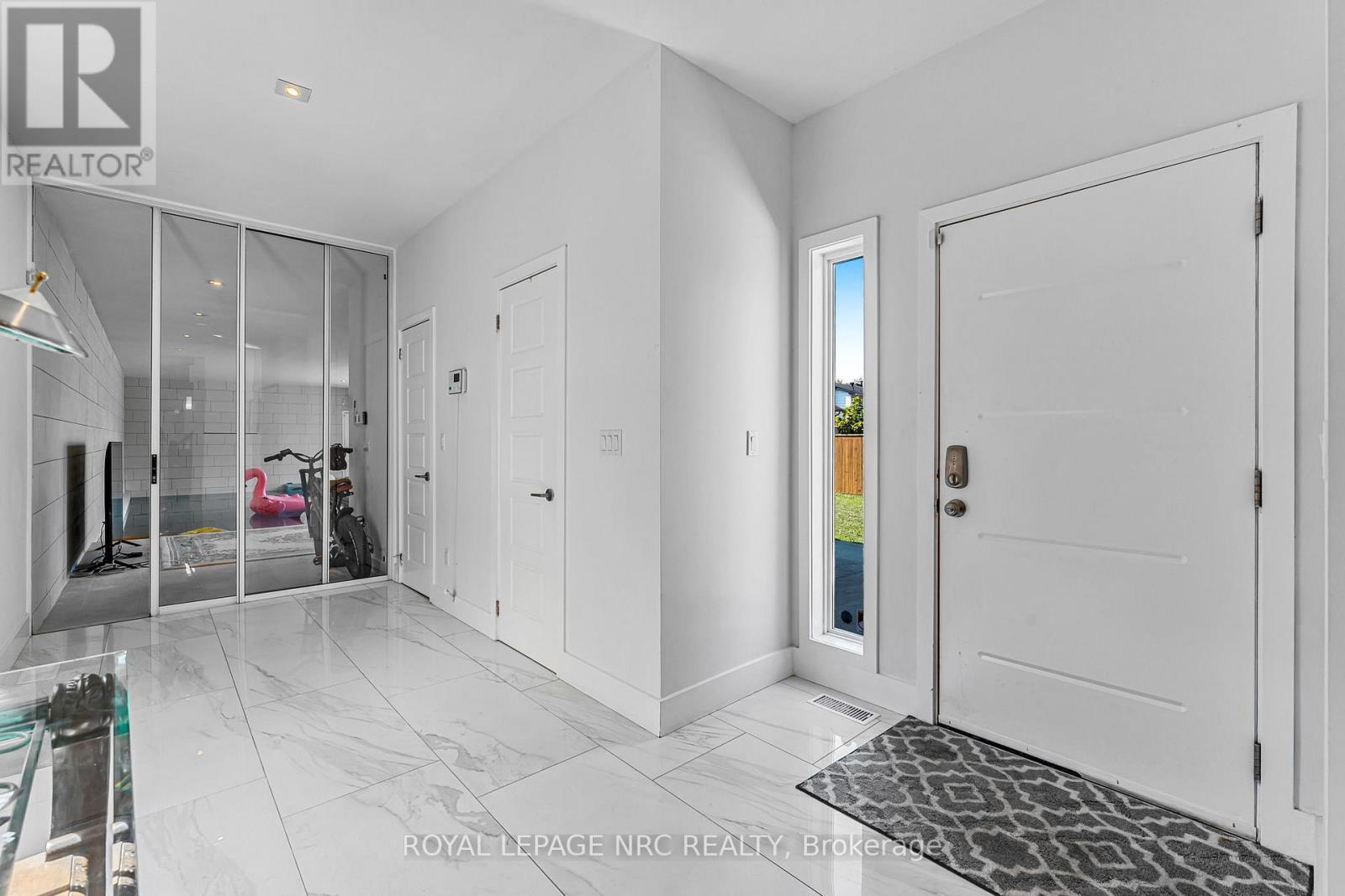 












888 EDGEMERE ROAD

,
Fort Erie (Crescent Park),




Ontario
L2A1A8

