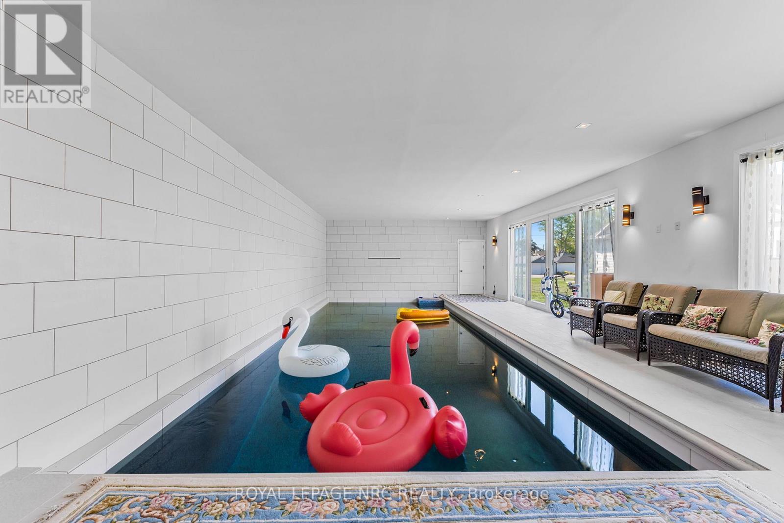 












888 EDGEMERE ROAD

,
Fort Erie (Crescent Park),




Ontario
L2A1A8

