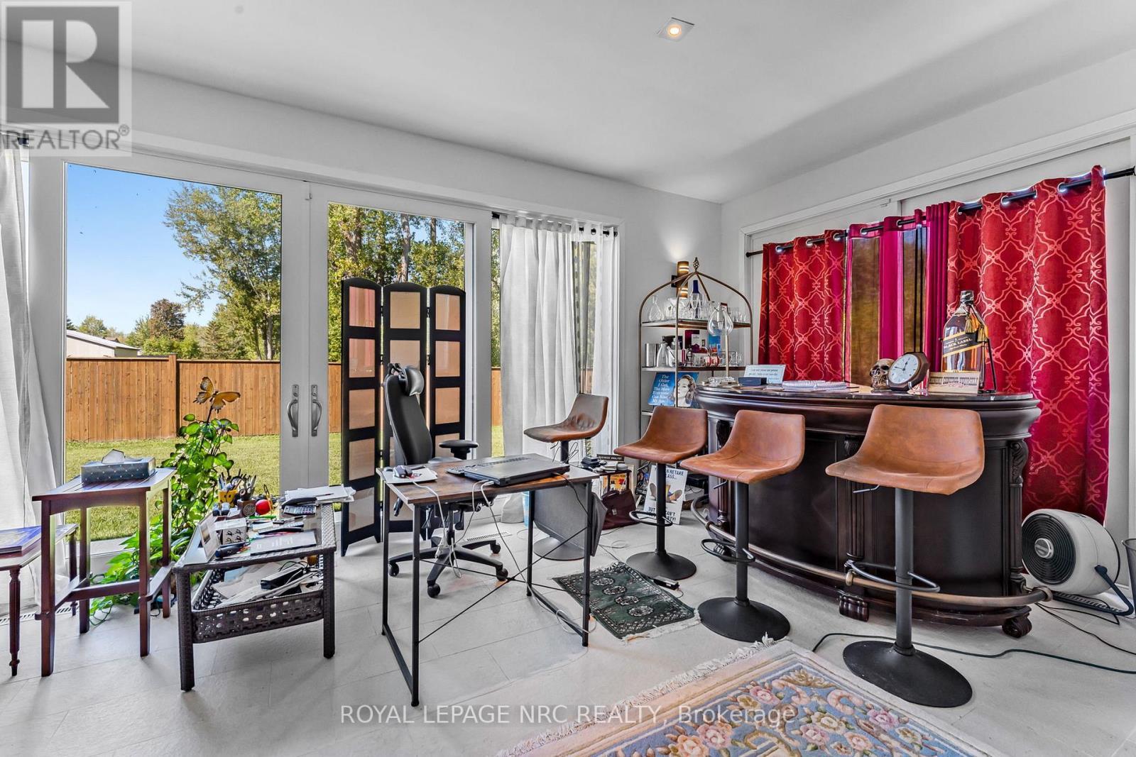 












888 EDGEMERE ROAD

,
Fort Erie (Crescent Park),




Ontario
L2A1A8

