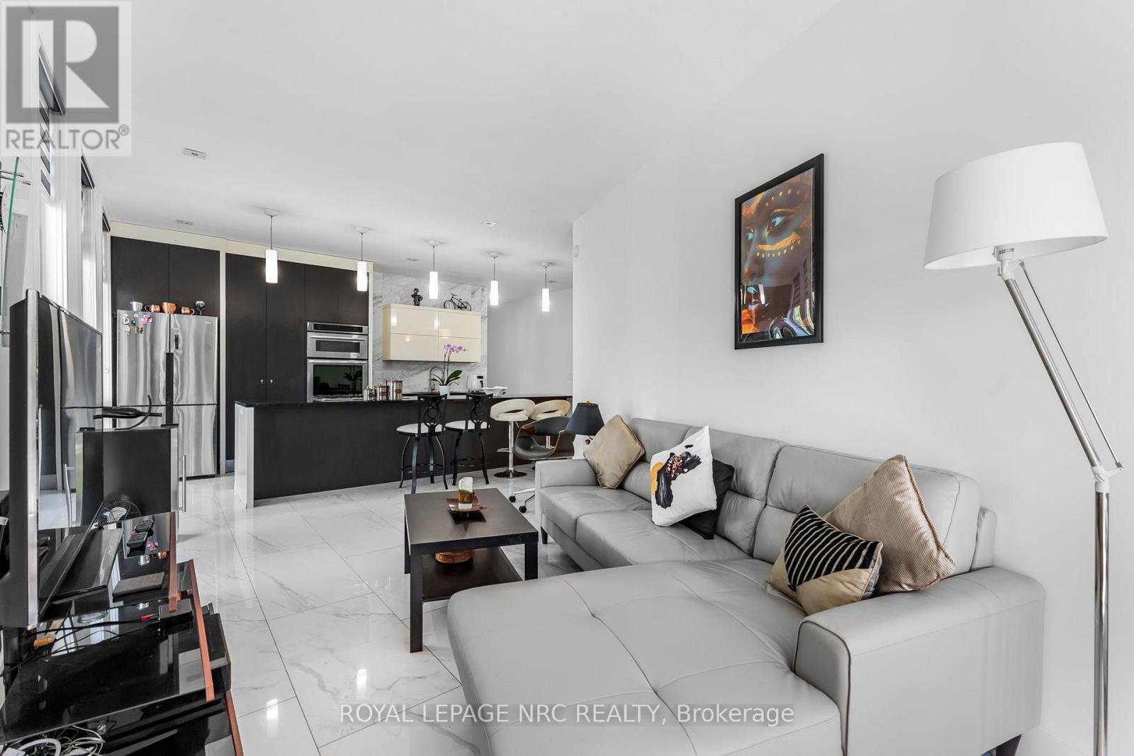 












888 EDGEMERE ROAD

,
Fort Erie (Crescent Park),




Ontario
L2A1A8

