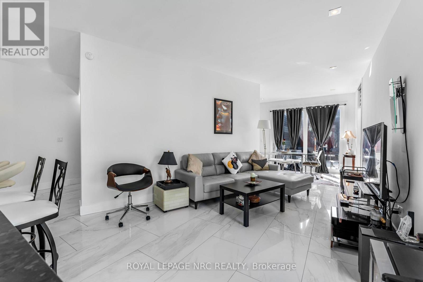 












888 EDGEMERE ROAD

,
Fort Erie (Crescent Park),




Ontario
L2A1A8

