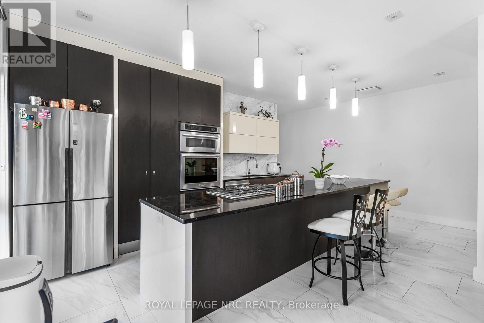 












888 EDGEMERE ROAD

,
Fort Erie (Crescent Park),




Ontario
L2A1A8

