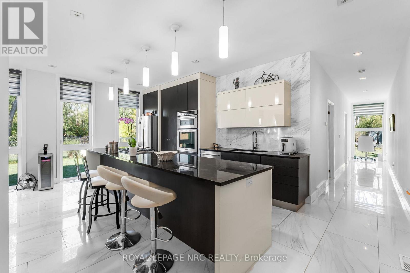 












888 EDGEMERE ROAD

,
Fort Erie (Crescent Park),




Ontario
L2A1A8

