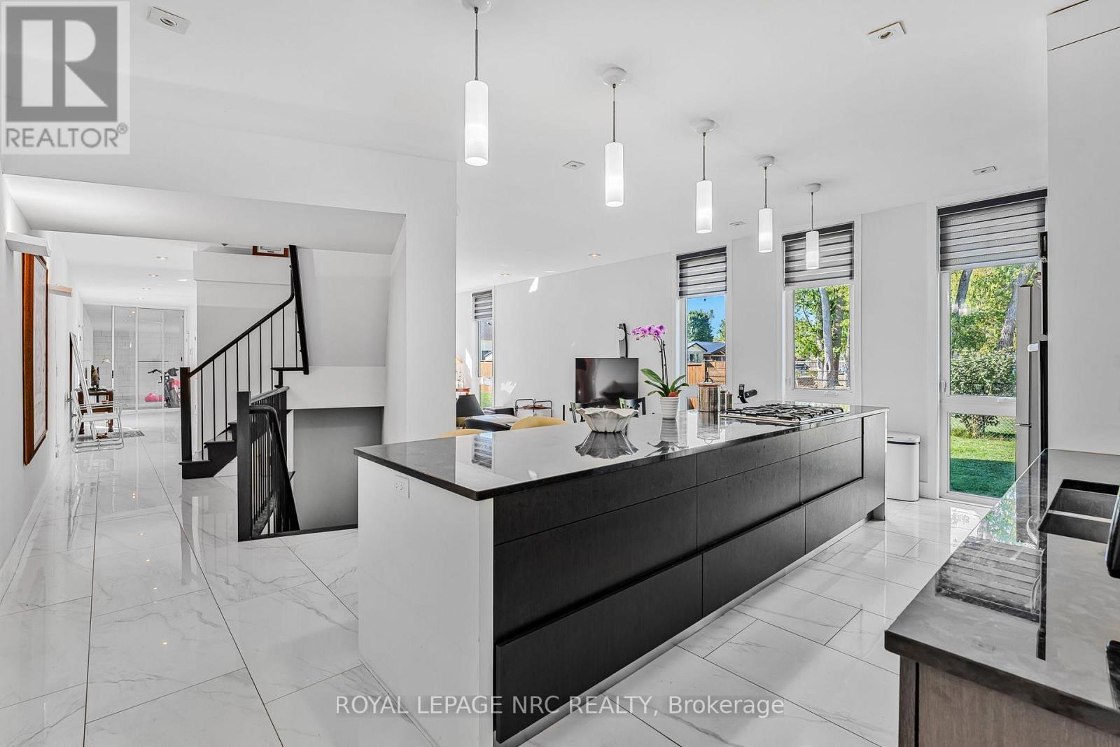 












888 EDGEMERE ROAD

,
Fort Erie (Crescent Park),




Ontario
L2A1A8

