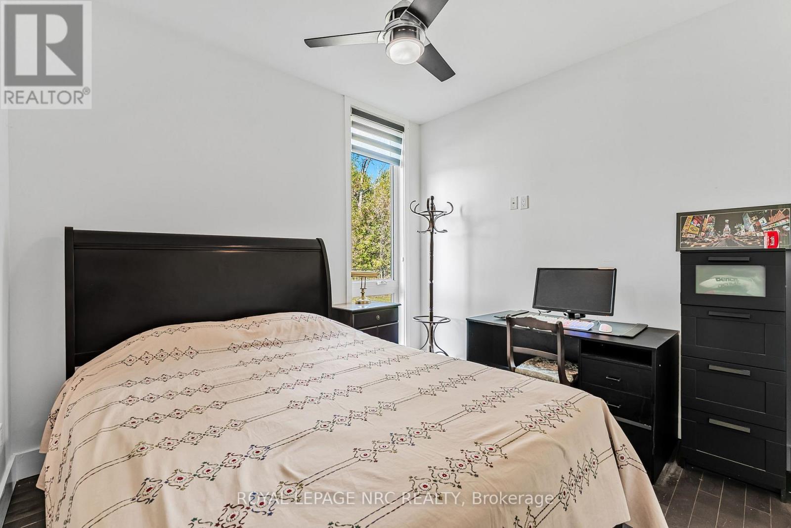 












888 EDGEMERE ROAD

,
Fort Erie (Crescent Park),




Ontario
L2A1A8

