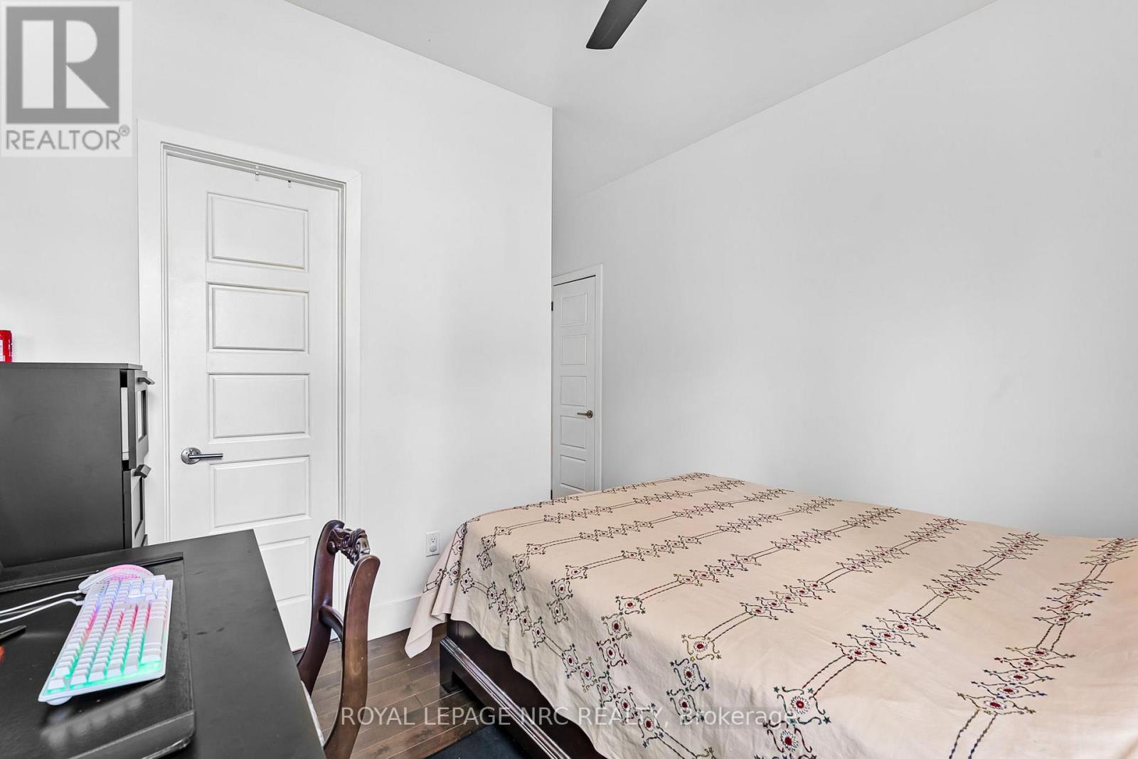 












888 EDGEMERE ROAD

,
Fort Erie (Crescent Park),




Ontario
L2A1A8

