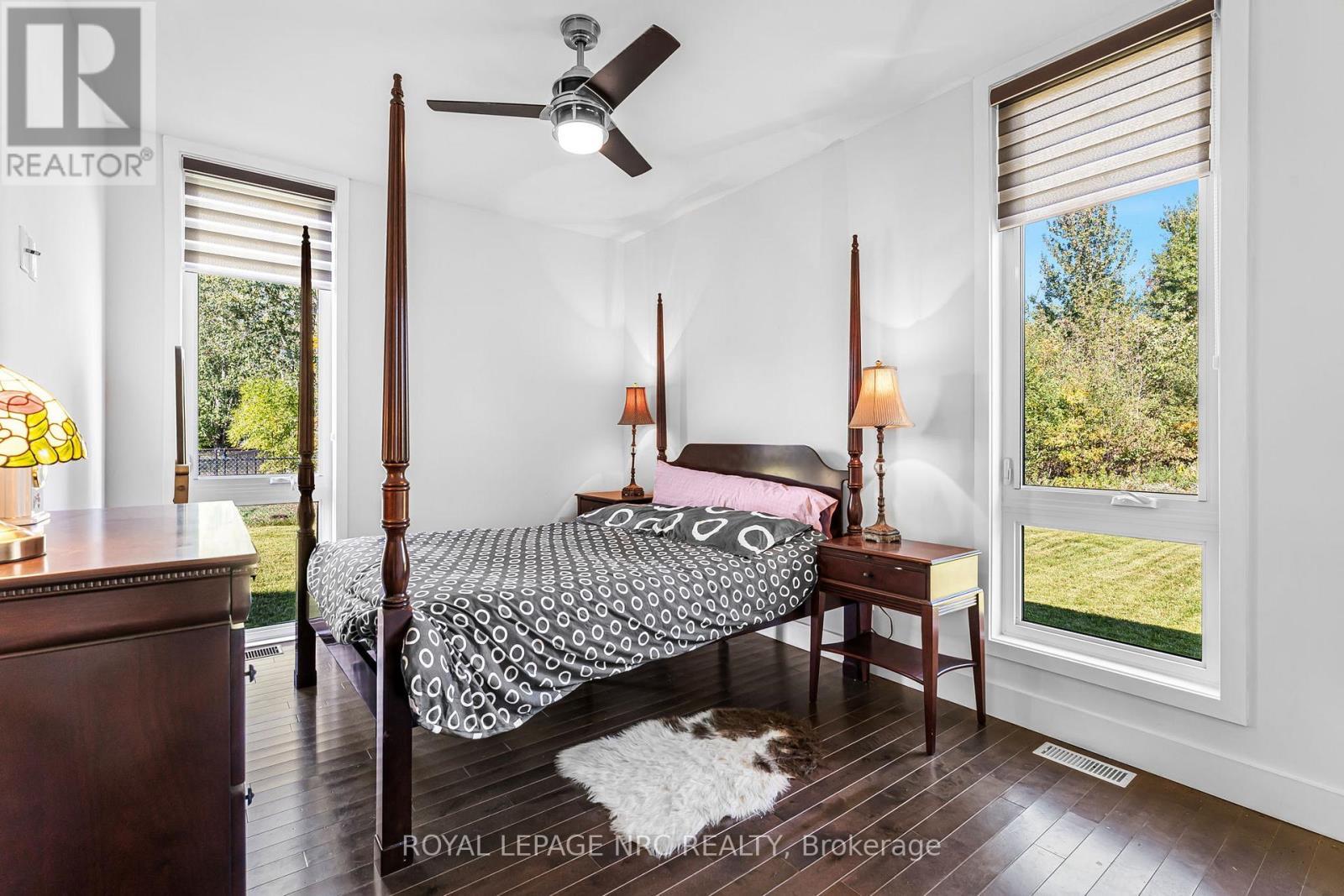 












888 EDGEMERE ROAD

,
Fort Erie (Crescent Park),




Ontario
L2A1A8

