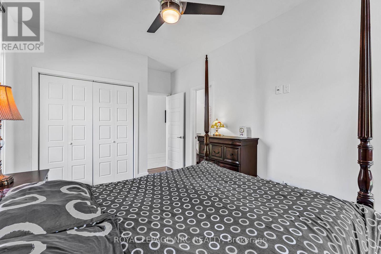 












888 EDGEMERE ROAD

,
Fort Erie (Crescent Park),




Ontario
L2A1A8

