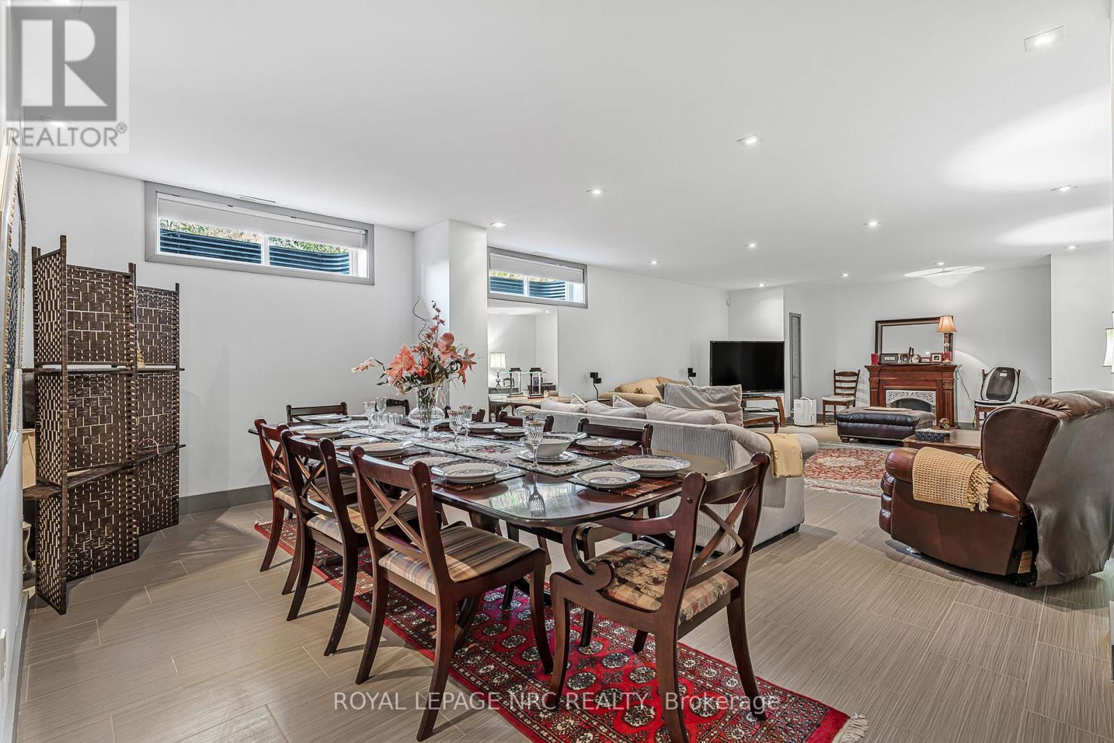 












888 EDGEMERE ROAD

,
Fort Erie (Crescent Park),




Ontario
L2A1A8

