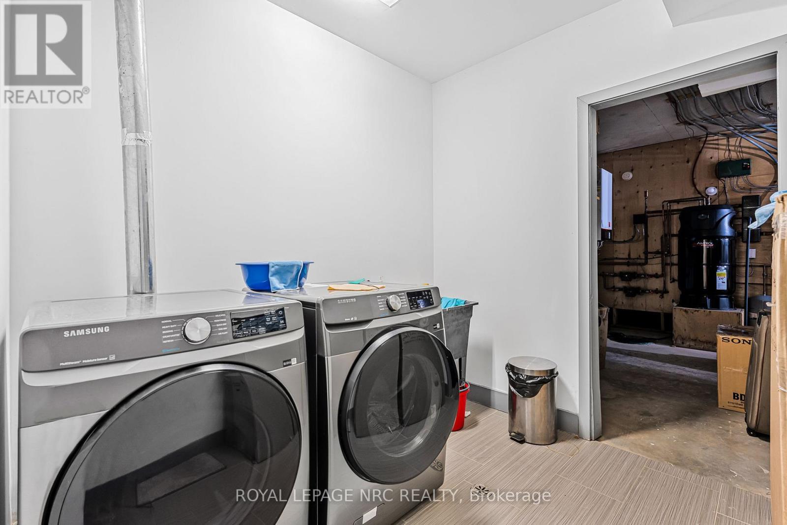 












888 EDGEMERE ROAD

,
Fort Erie (Crescent Park),




Ontario
L2A1A8

