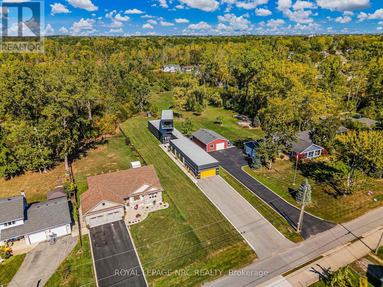 












888 EDGEMERE ROAD

,
Fort Erie (Crescent Park),




Ontario
L2A1A8

