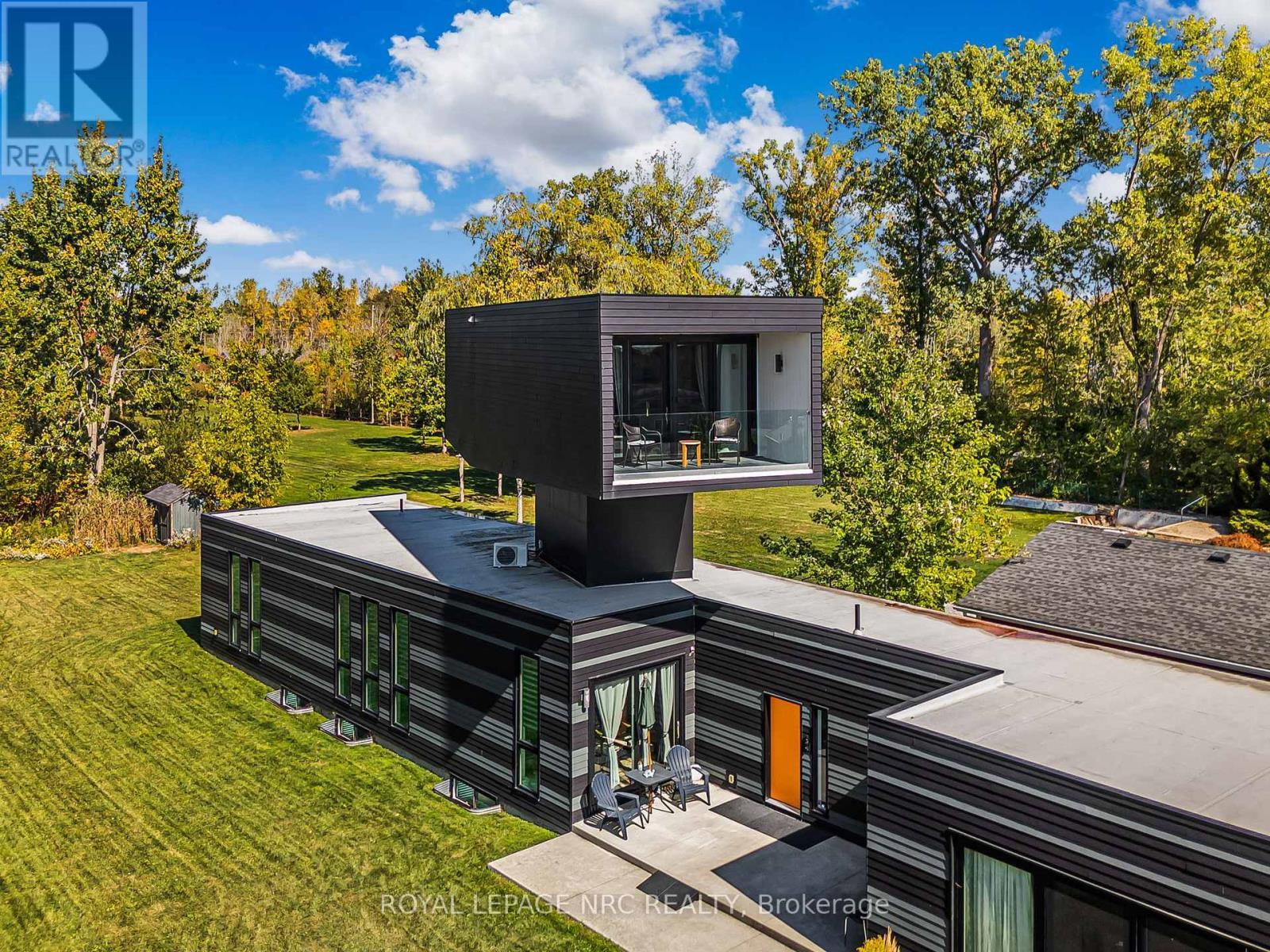 












888 EDGEMERE ROAD

,
Fort Erie (Crescent Park),




Ontario
L2A1A8

