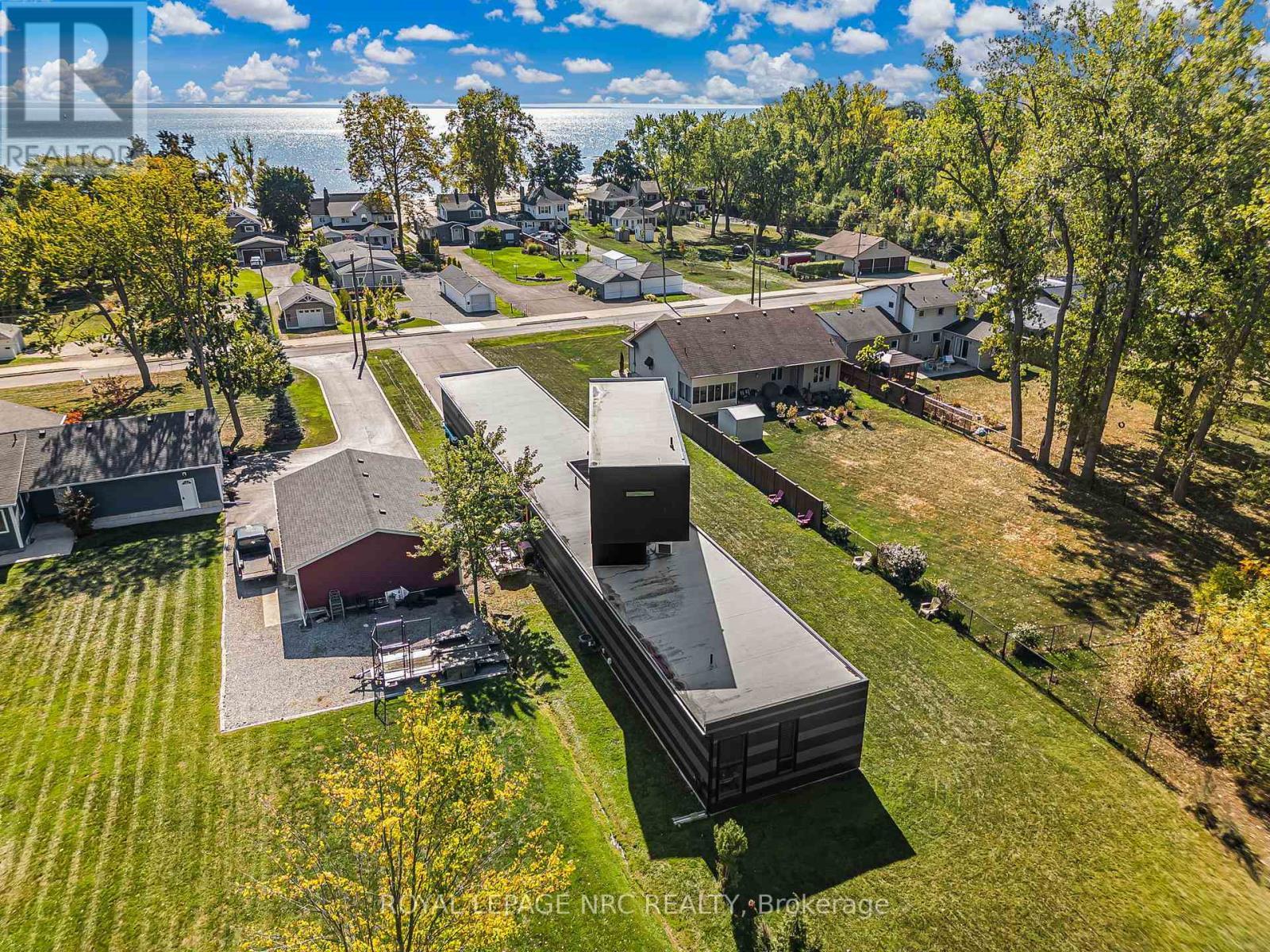 












888 EDGEMERE ROAD

,
Fort Erie (Crescent Park),




Ontario
L2A1A8

