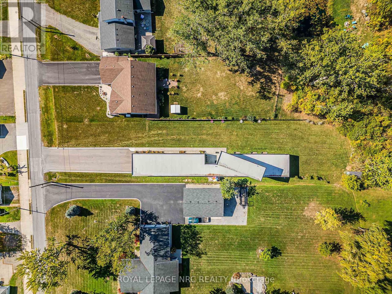 












888 EDGEMERE ROAD

,
Fort Erie (Crescent Park),




Ontario
L2A1A8

