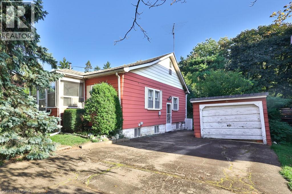 












945 BEECHWOOD Avenue

,
Mississauga,




Ontario
L5G4E3

