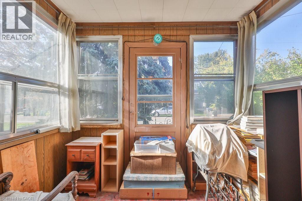 












945 BEECHWOOD Avenue

,
Mississauga,




Ontario
L5G4E3

