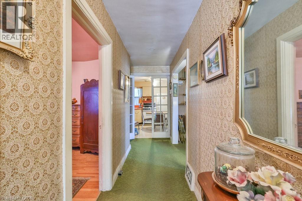 












945 BEECHWOOD Avenue

,
Mississauga,




Ontario
L5G4E3

