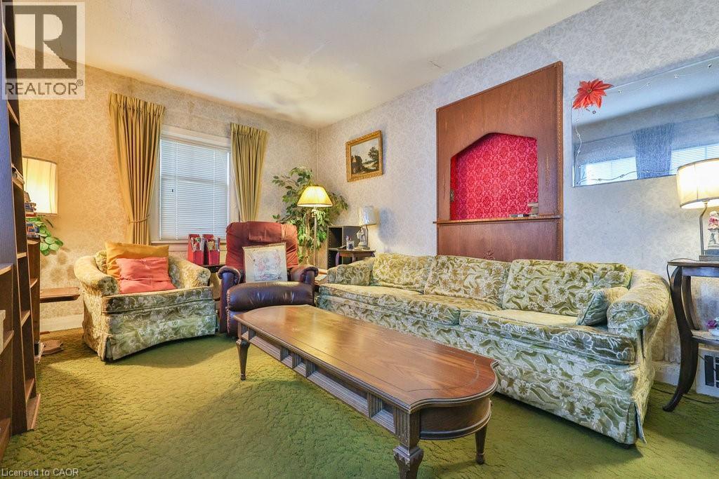 












945 BEECHWOOD Avenue

,
Mississauga,




Ontario
L5G4E3

