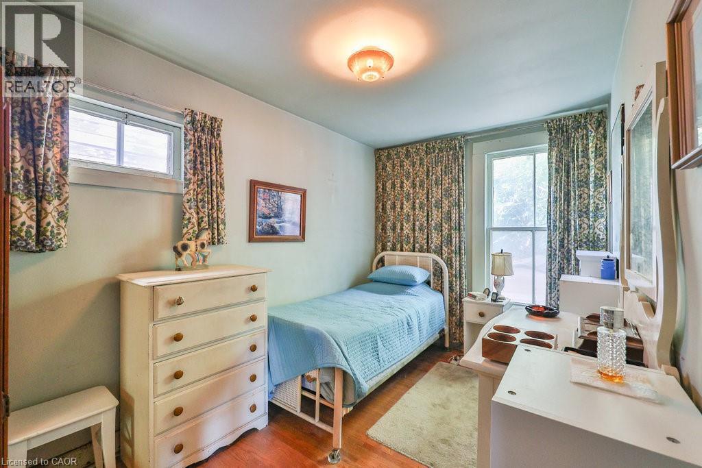 












945 BEECHWOOD Avenue

,
Mississauga,




Ontario
L5G4E3

