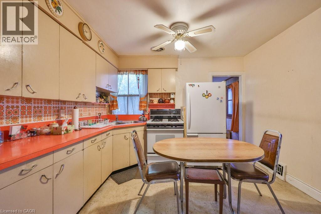 












945 BEECHWOOD Avenue

,
Mississauga,




Ontario
L5G4E3

