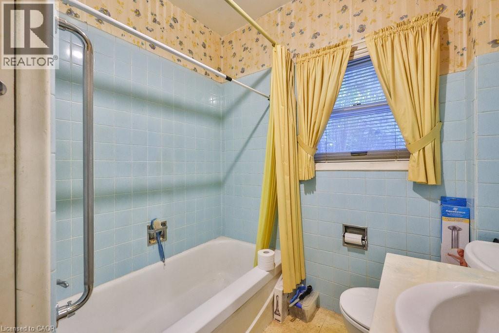 












945 BEECHWOOD Avenue

,
Mississauga,




Ontario
L5G4E3

