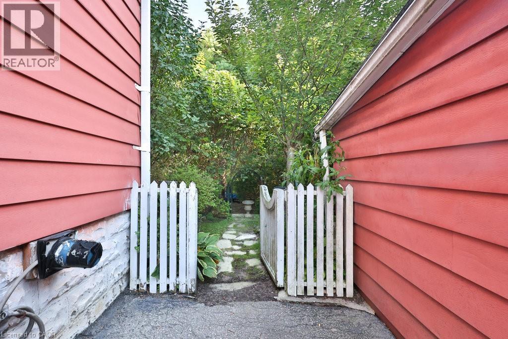 












945 BEECHWOOD Avenue

,
Mississauga,




Ontario
L5G4E3

