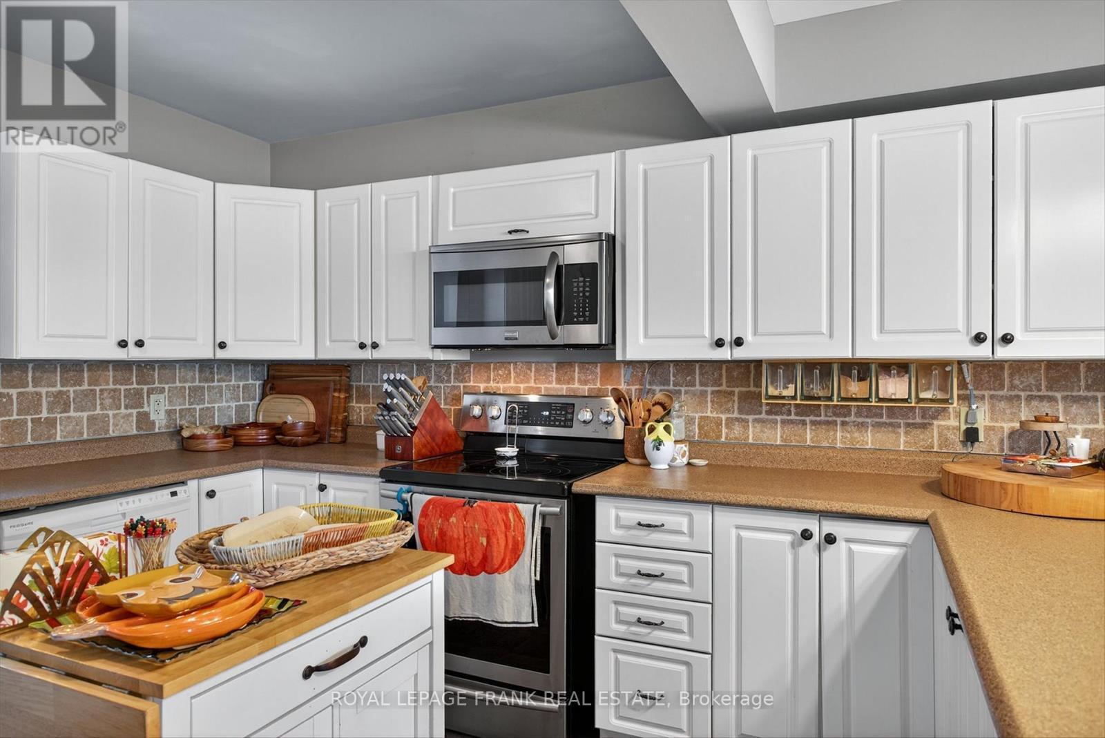 












2648 DUMMER-ASPHODEL ROAD

,
Douro-Dummer,




Ontario
K0L3A0

