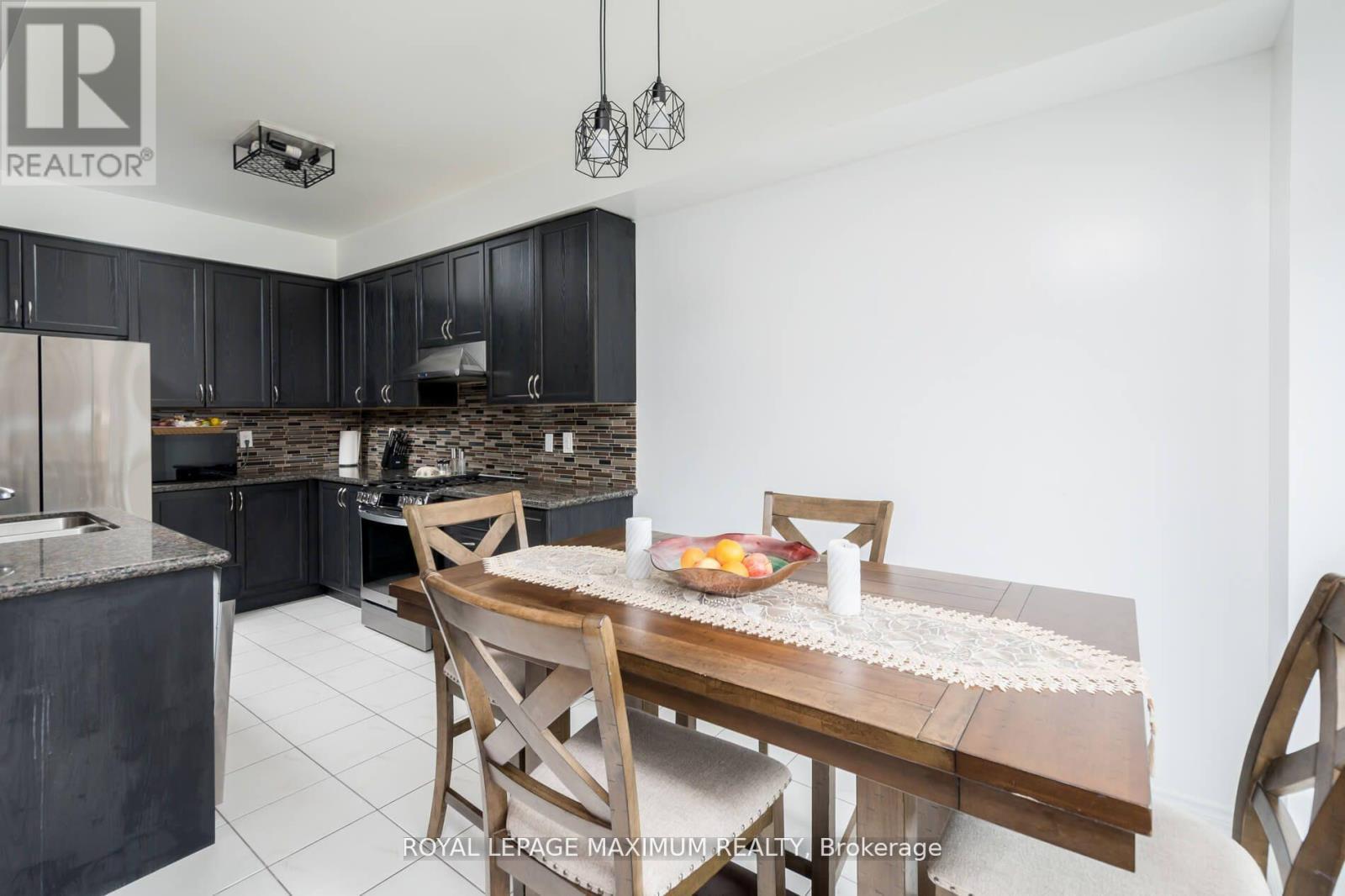 












1518 FARROW CRESCENT

,
Innisfil,




Ontario
L9S0L6

