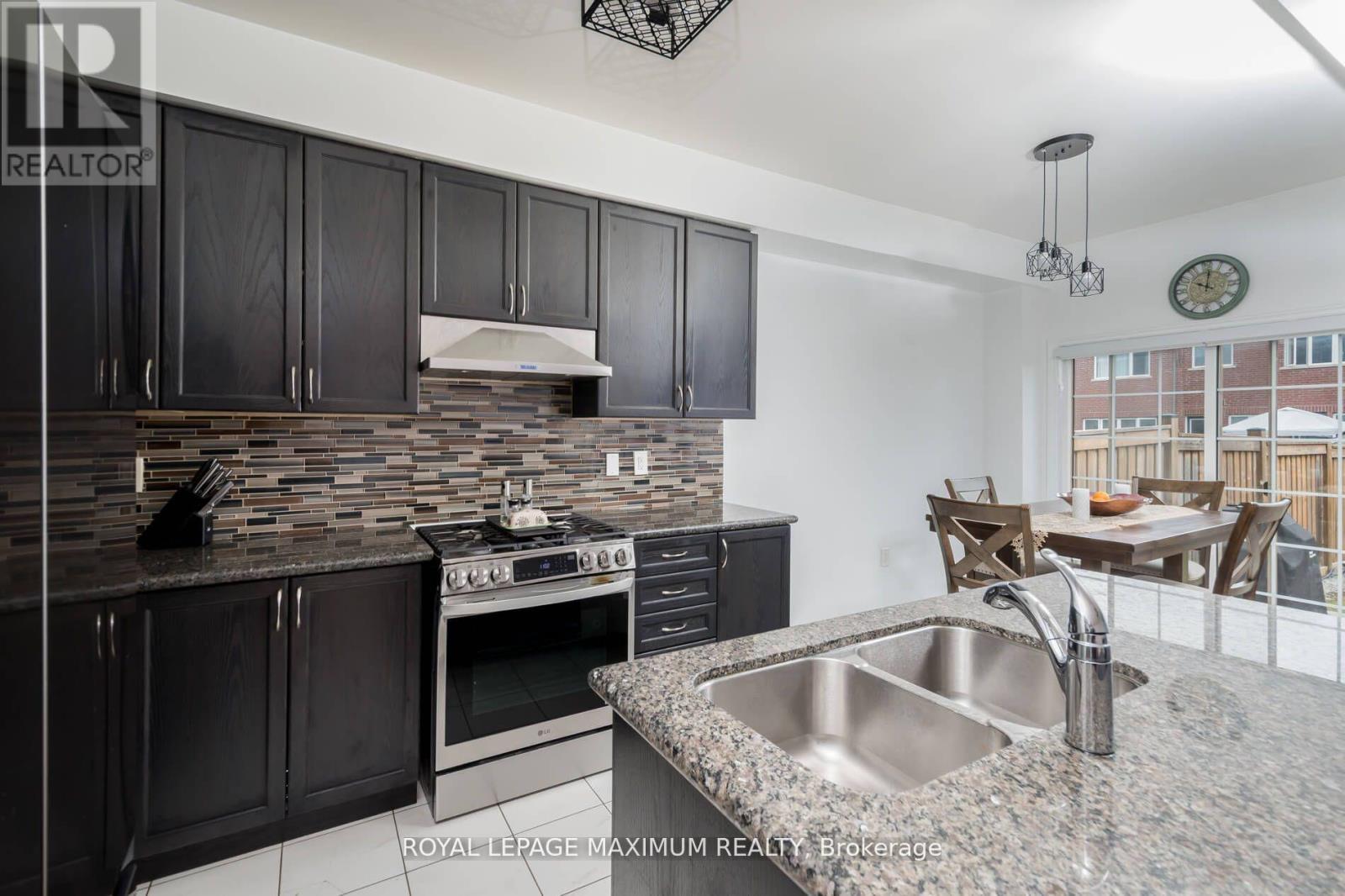 












1518 FARROW CRESCENT

,
Innisfil,




Ontario
L9S0L6

