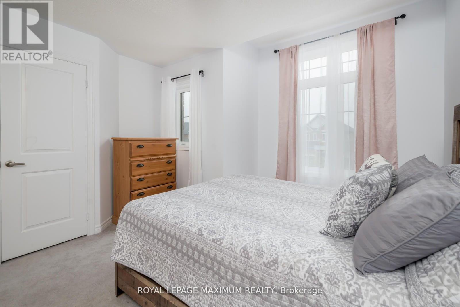 












1518 FARROW CRESCENT

,
Innisfil,




Ontario
L9S0L6

