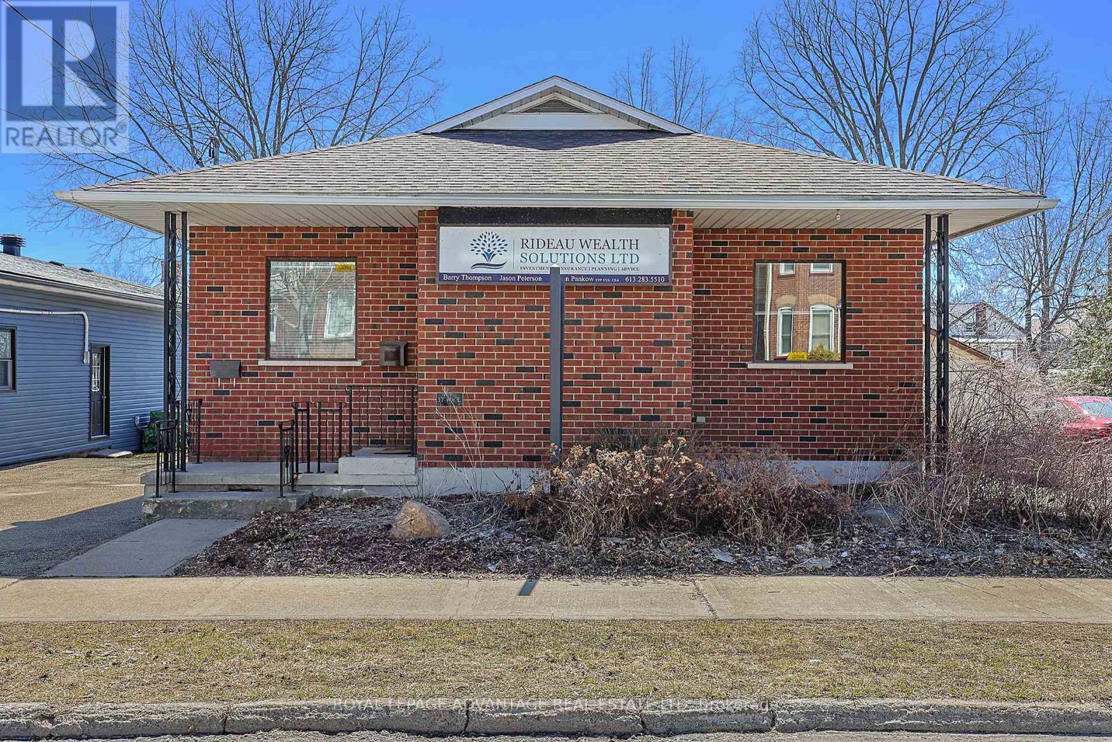 












37 WILLIAM STREET E

,
Smiths Falls,




Ontario
K7A1C3

