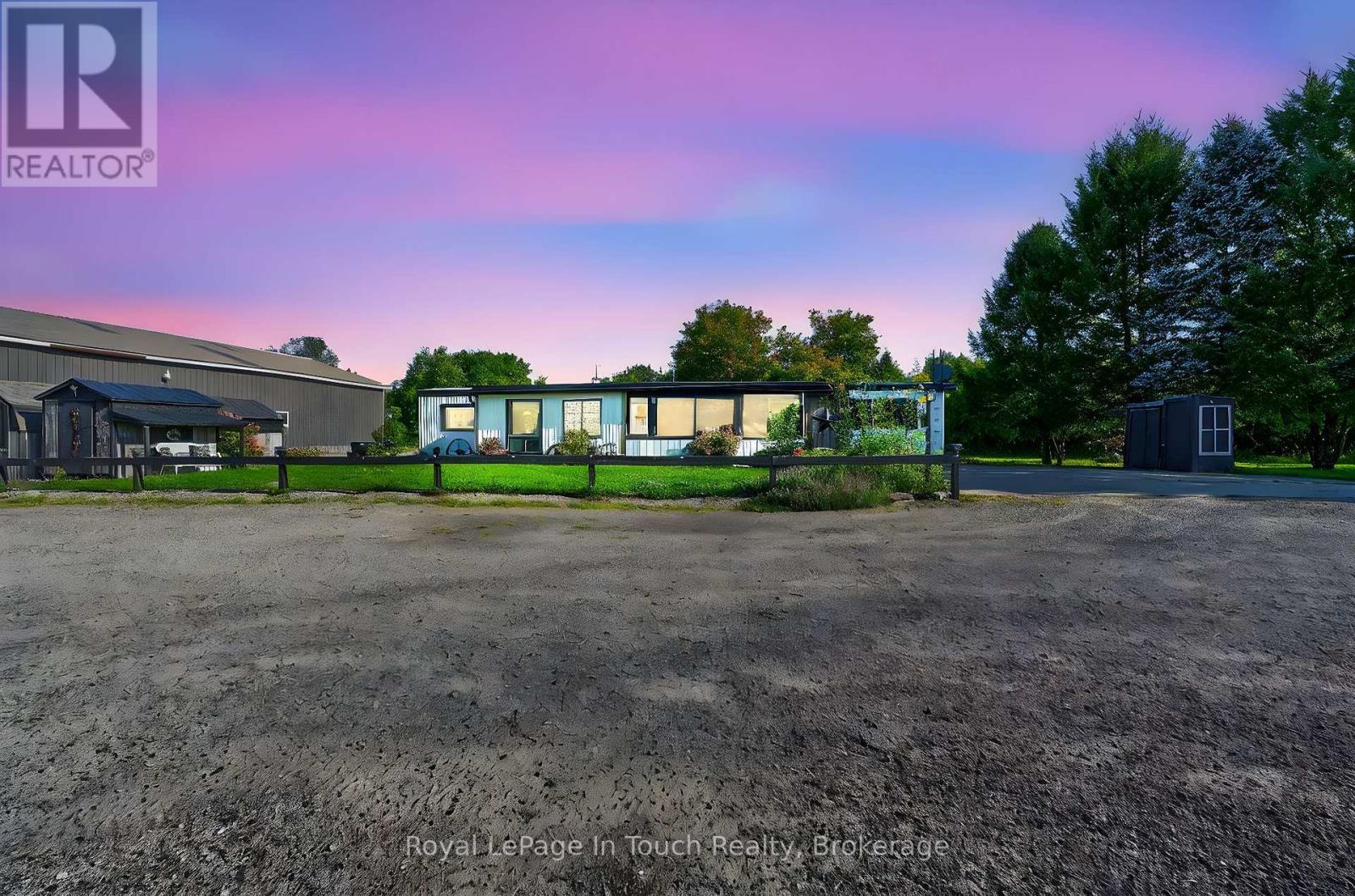 












17077 HIGHWAY 12

,
Midland,




Ontario
L4R4K3

