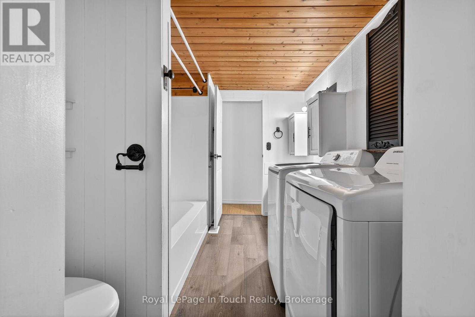 












17077 HIGHWAY 12

,
Midland,




Ontario
L4R4K3

