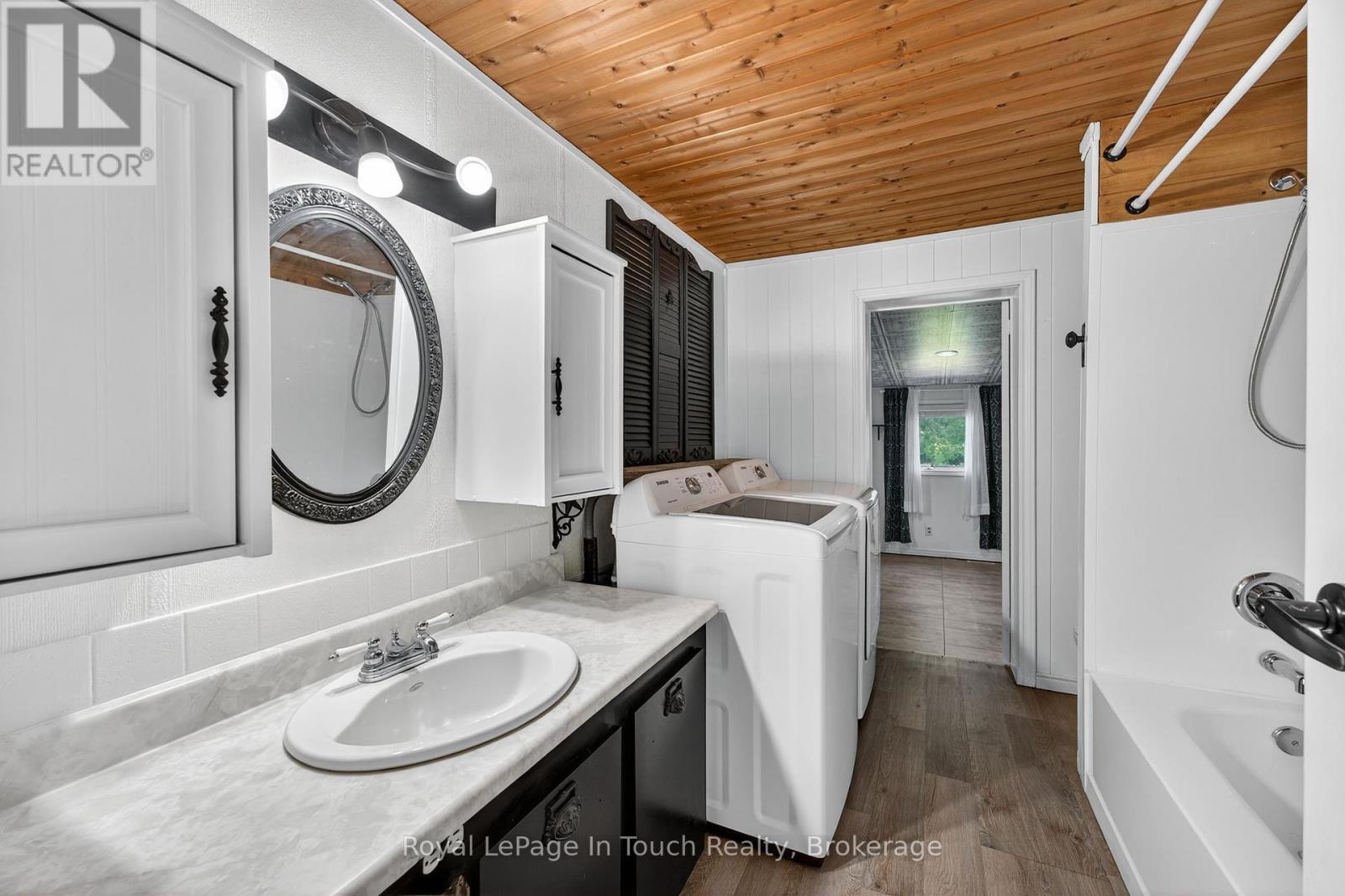 












17077 HIGHWAY 12

,
Midland,




Ontario
L4R4K3

