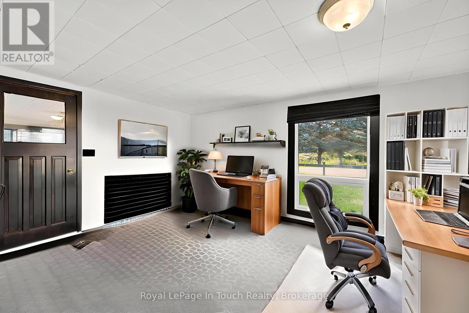 












17077 HIGHWAY 12

,
Midland,




Ontario
L4R4K3

