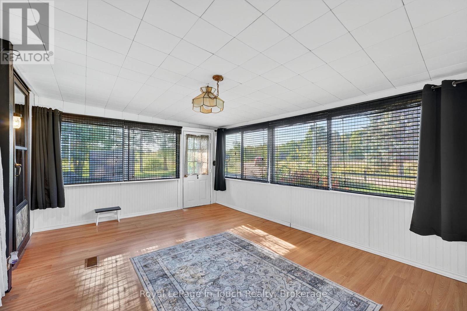 












17077 HIGHWAY 12

,
Midland,




Ontario
L4R4K3

