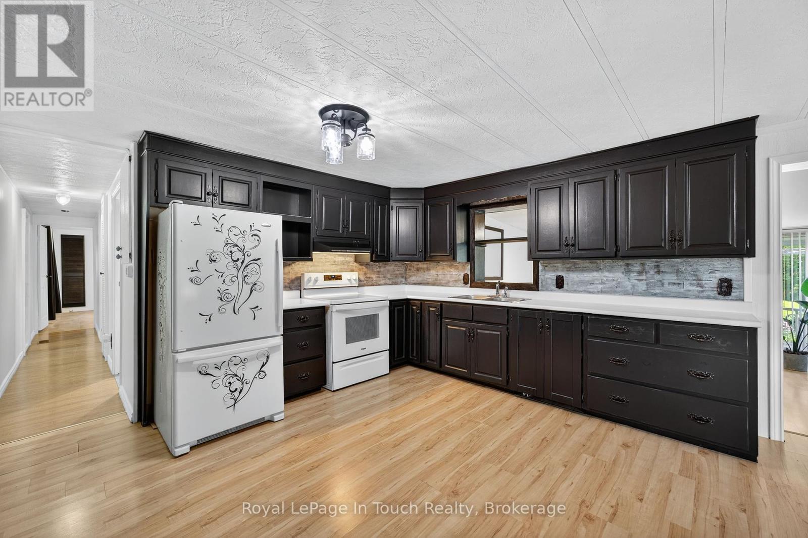 












17077 HIGHWAY 12

,
Midland,




Ontario
L4R4K3

